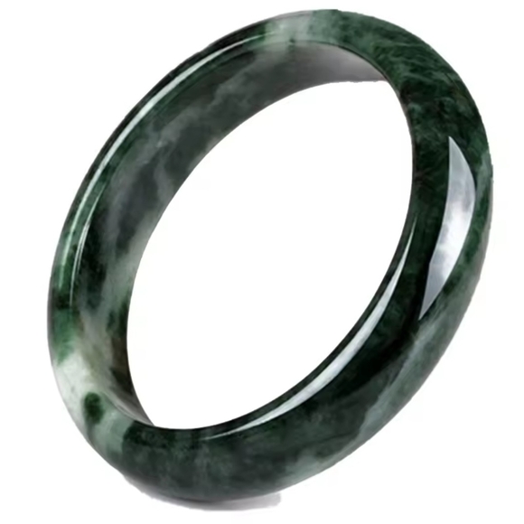Elegant Green Jade Bracelet - Picture 4 of 16